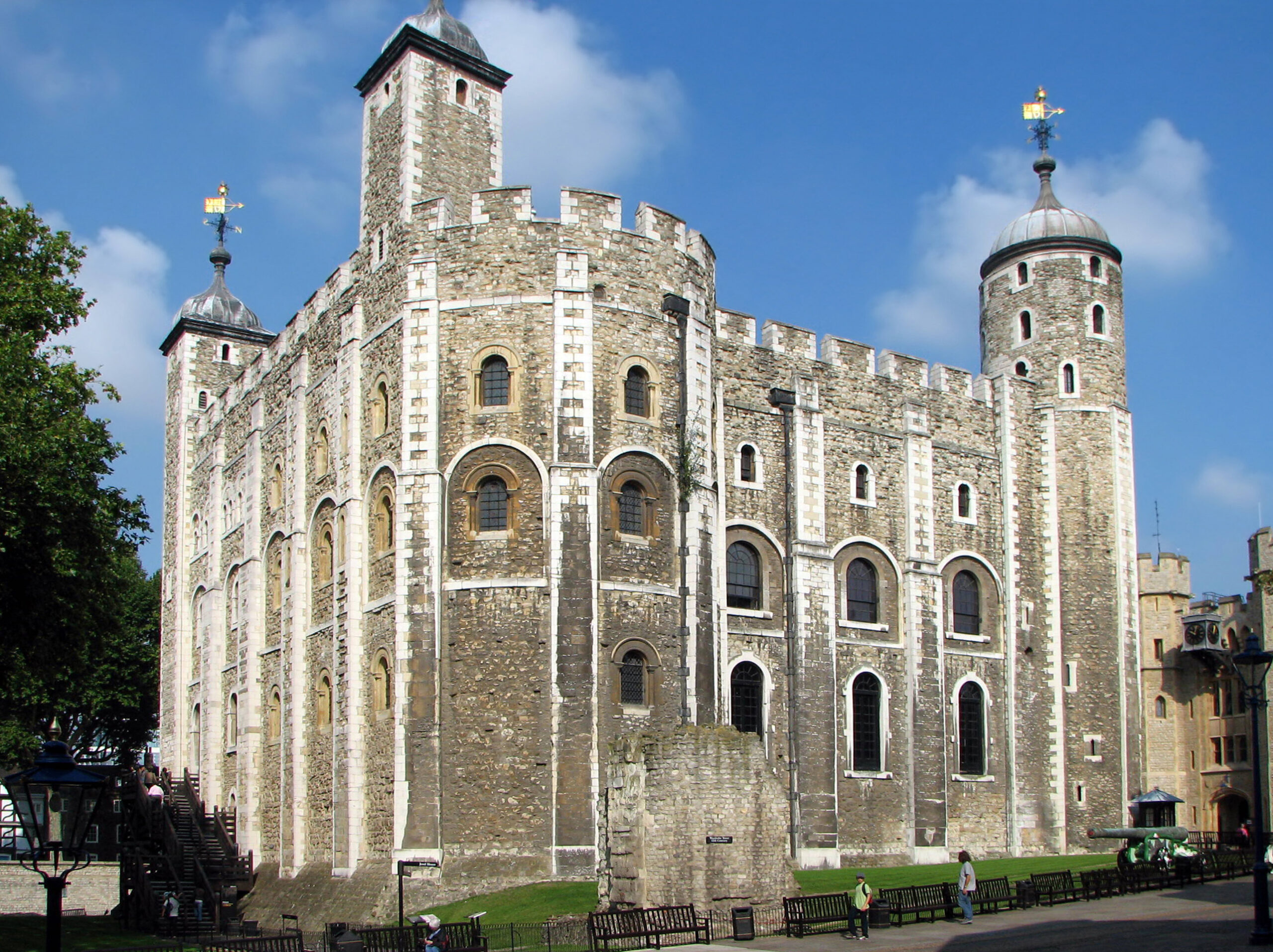 Tower of London - By Bernard Gagnon - Own work, CC BY-SA 3.0, https://commons.wikimedia.org/w/index.php?curid=3675330