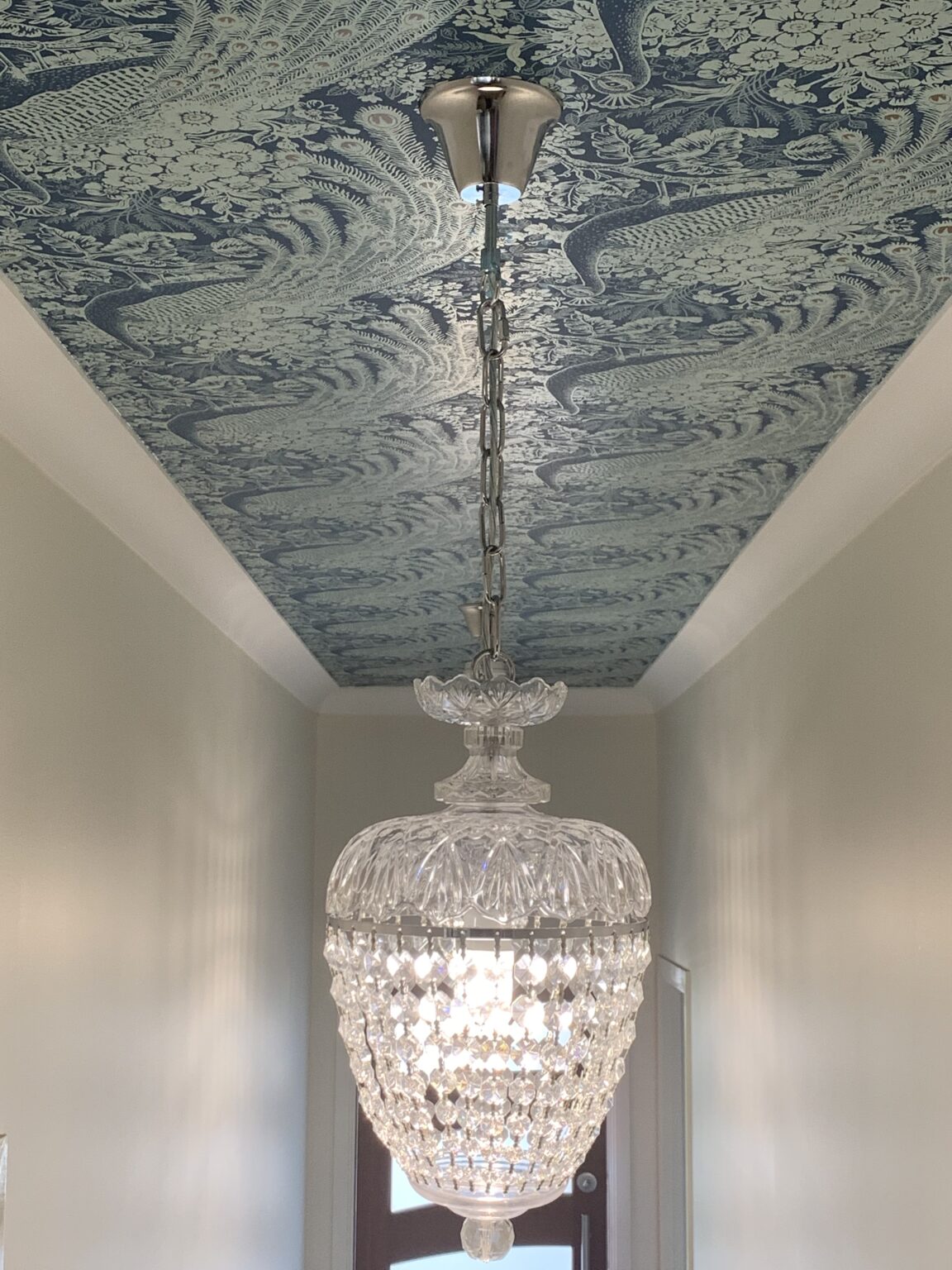How to carry off ceiling wallpaper Great tips for wallpapering well