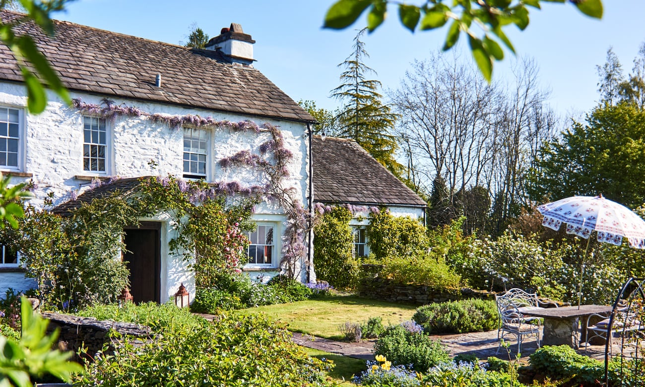 Whitewashed cottage - Photograph: Claire Bingham