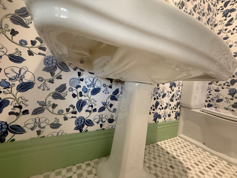 Anna Spiro The Wedding wallpaper in a powder room