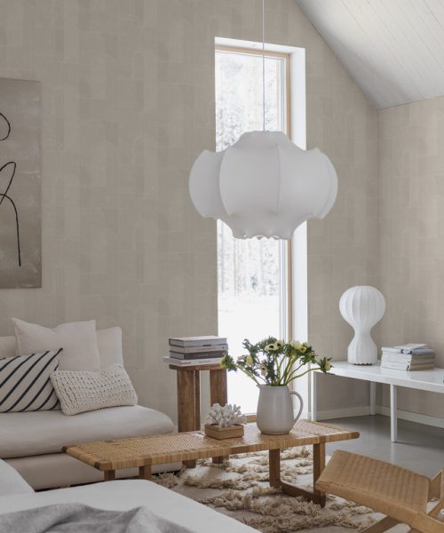 Living room with natural wallpaper with a subtle arch design reminiscent of Art Deco style